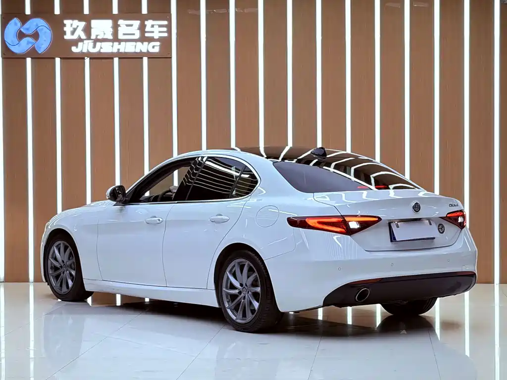 Alfa Romeo Giulia — миниатюра 10