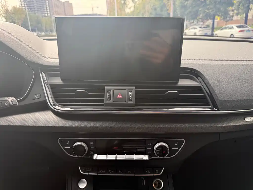 Audi Q5L Sportback — миниатюра 7