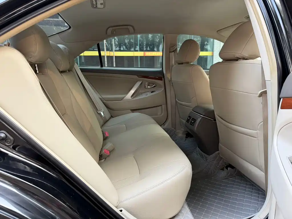 Toyota Camry — миниатюра 8