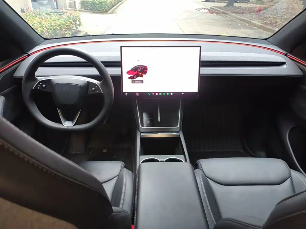 Tesla Model Y L — миниатюра 10