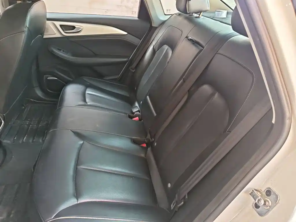 Roewe i6 MAX New Energy — миниатюра 17