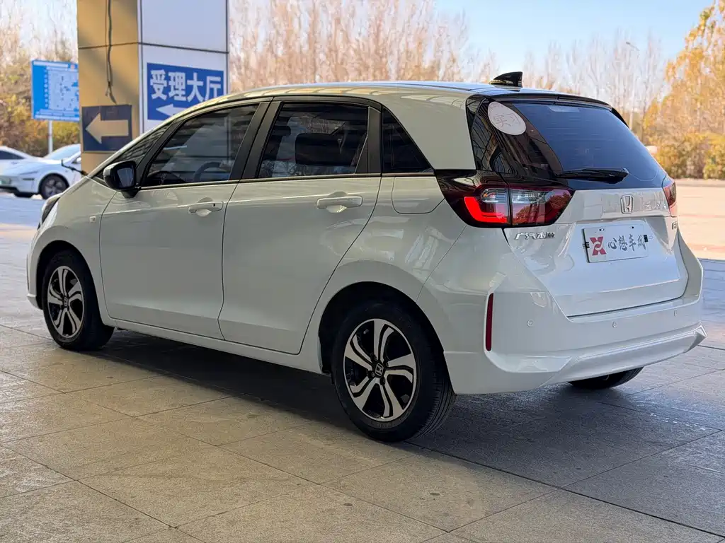 Honda Fit — миниатюра 6