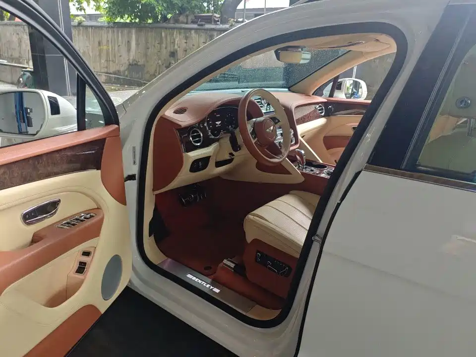 Bentley Bentayga — миниатюра 7
