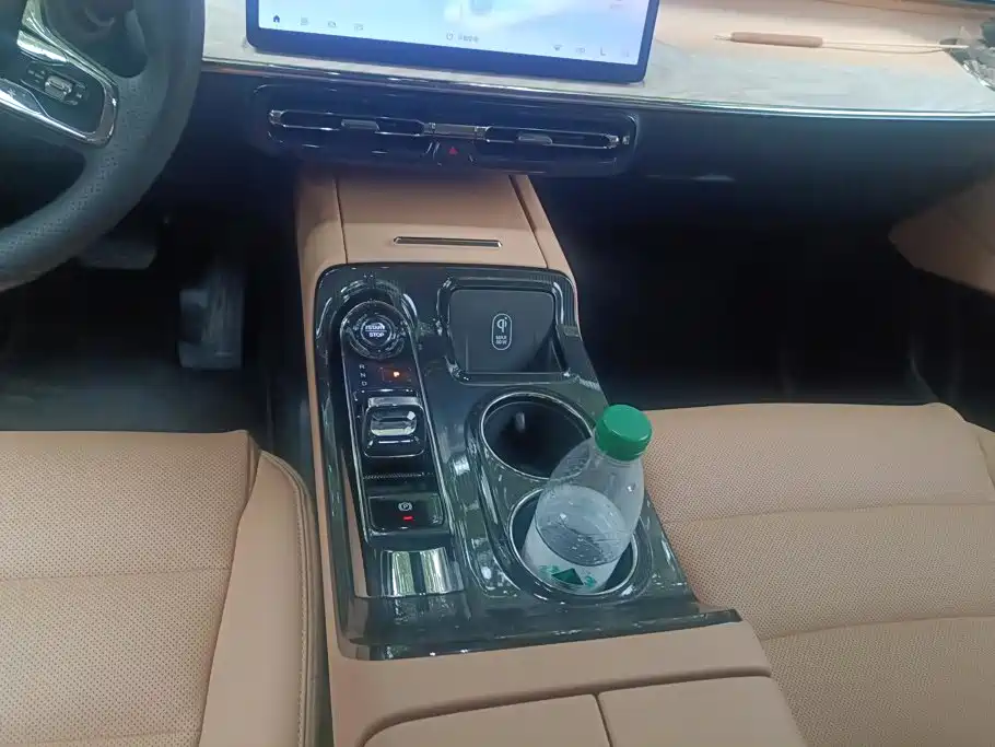 GAC Motor Trumpchi E8 PHEV — миниатюра 16