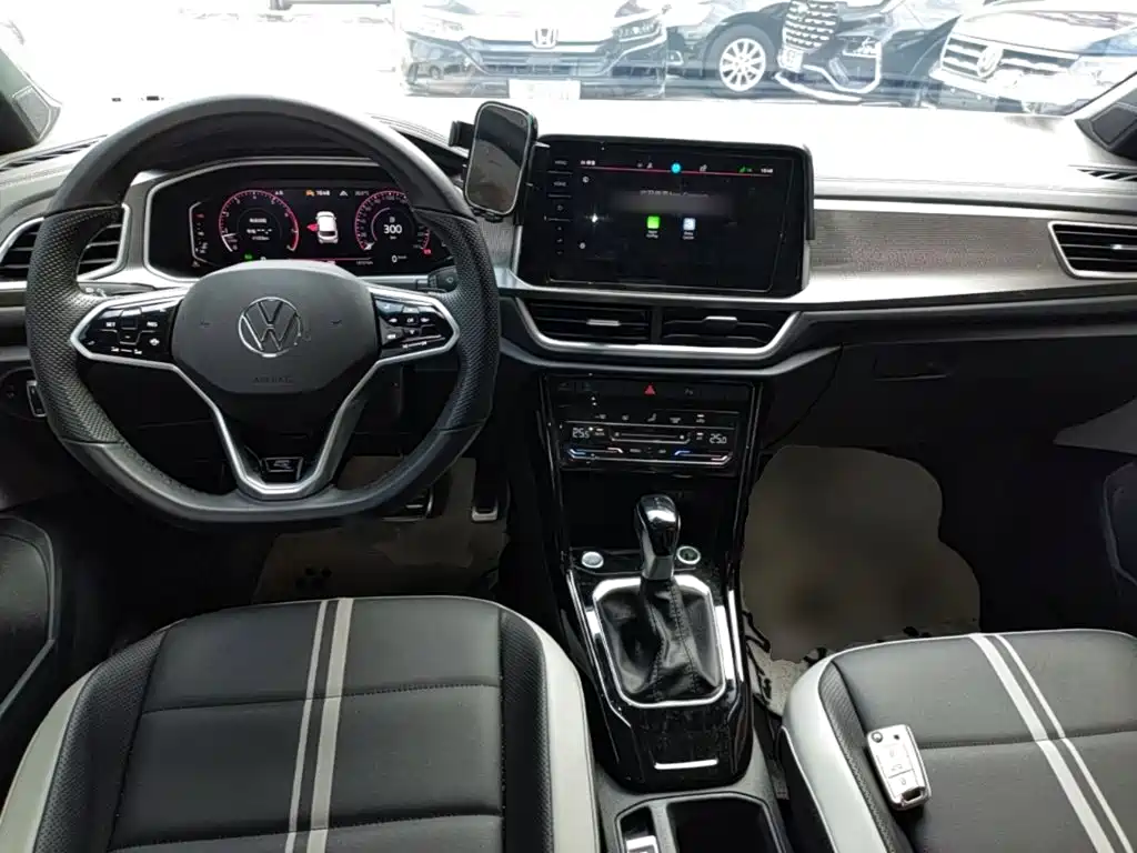 Volkswagen T-Roc — миниатюра 10