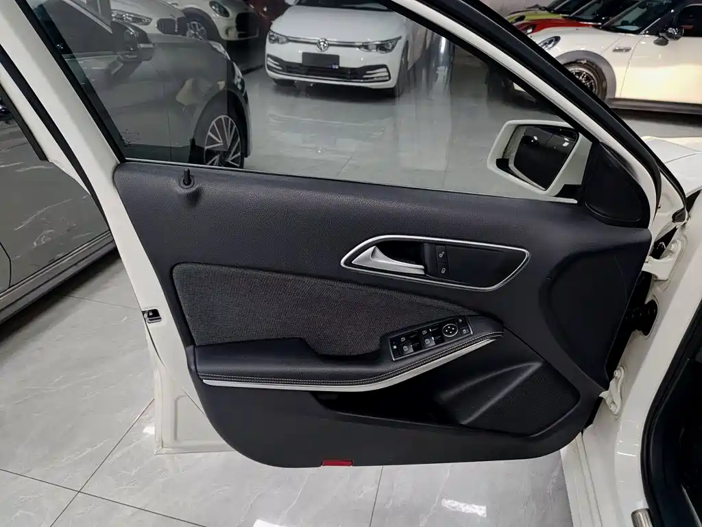 Mercedes-Benz A-Class (Import) — миниатюра 6
