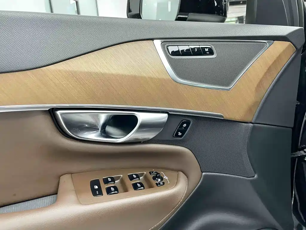 Volvo XC90 — миниатюра 13