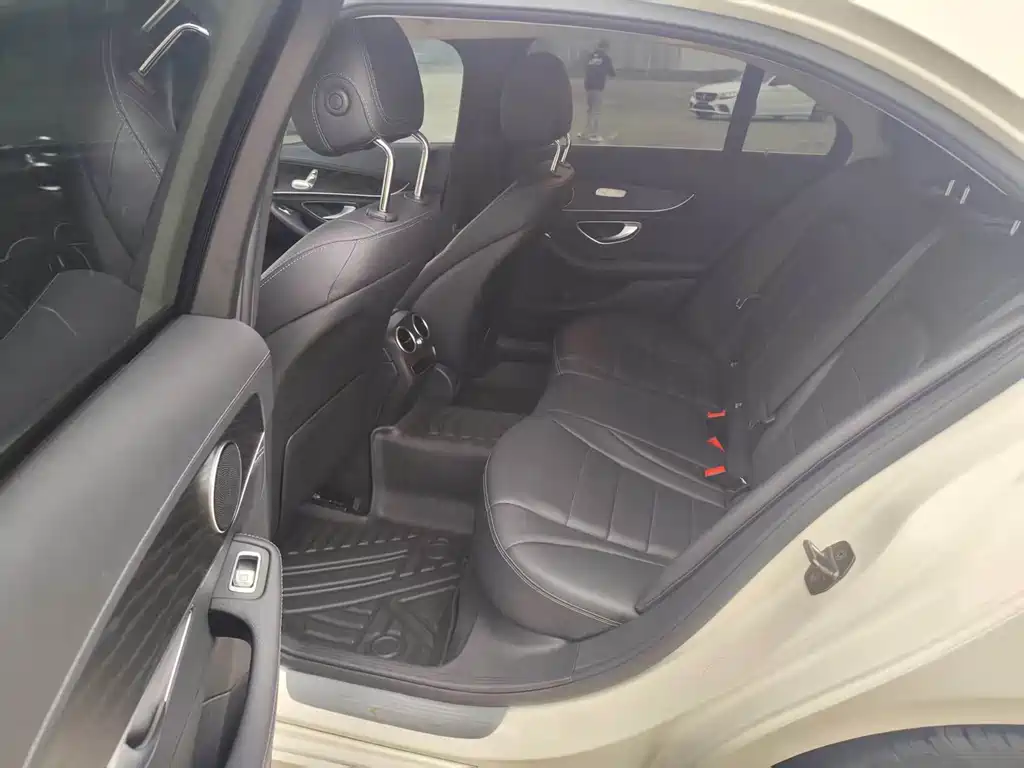 Mercedes-Benz C-Class — миниатюра 13