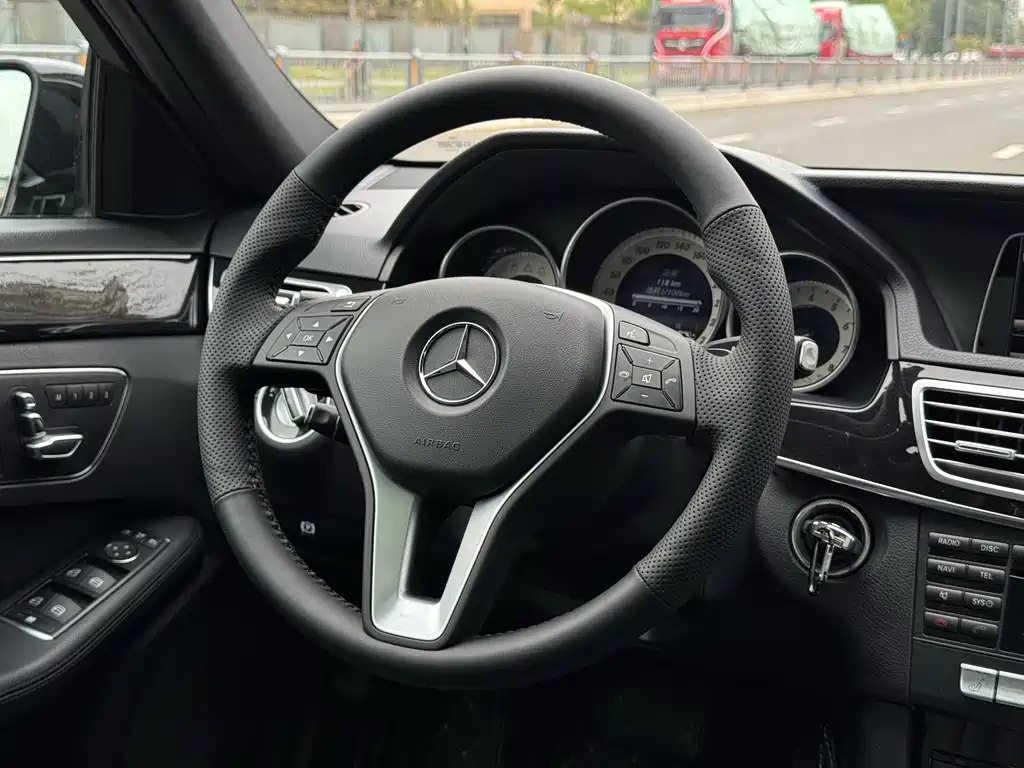 Mercedes-Benz E-Class — миниатюра 9