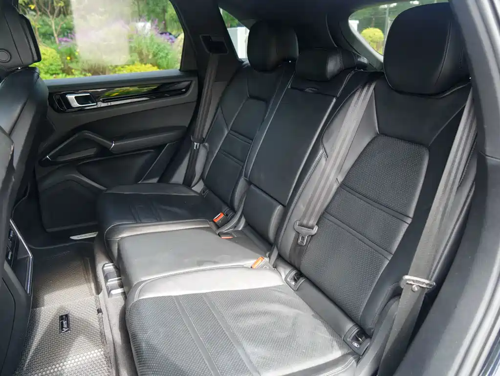 Porsche Cayenne — миниатюра 9