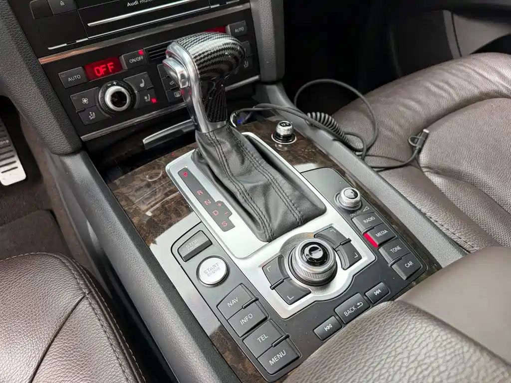 Audi Q7 — миниатюра 9