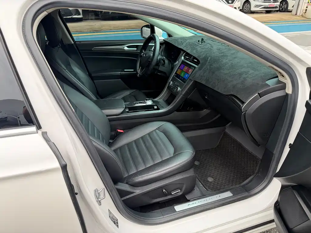 Ford Mondeo — миниатюра 11