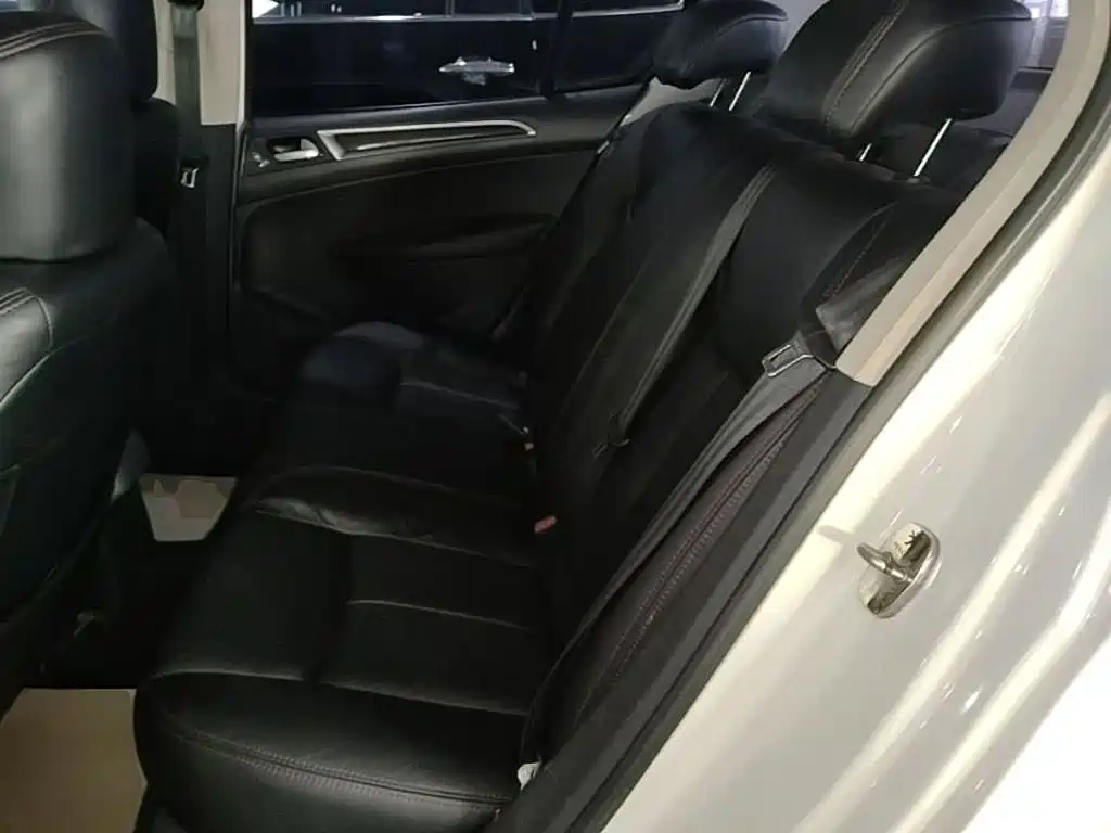 Peugeot 308 — миниатюра 17