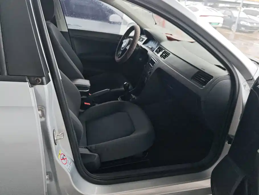 Volkswagen Santana — миниатюра 8