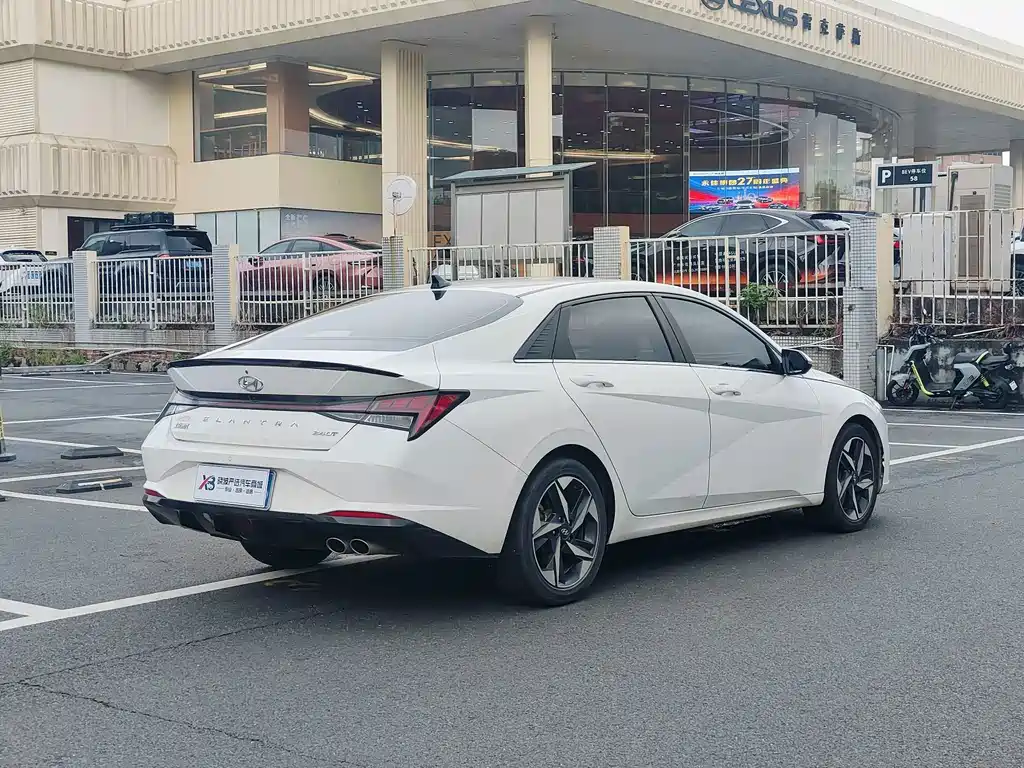 Hyundai Elantra — миниатюра 7