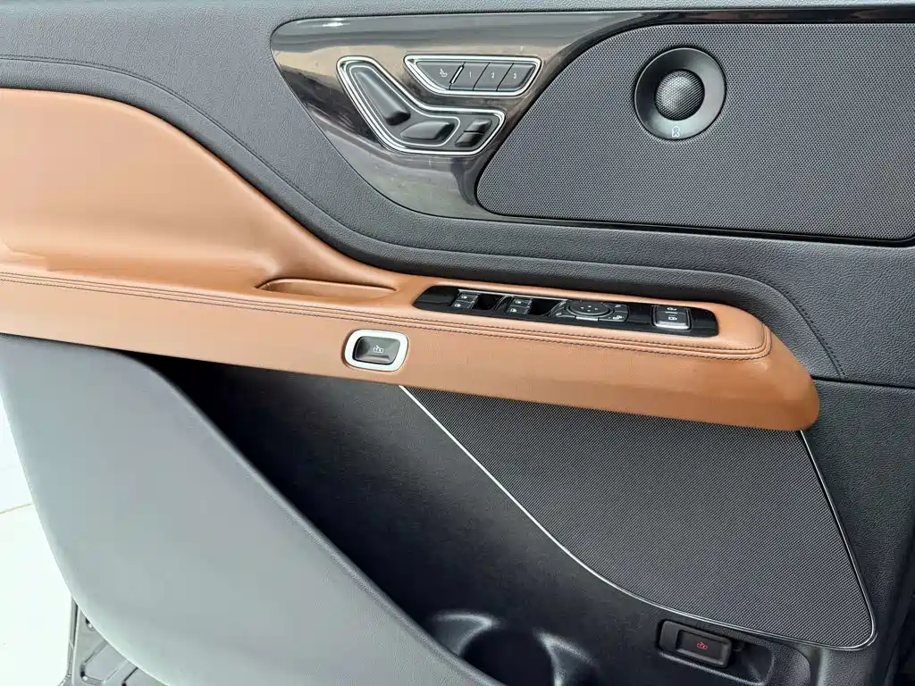 Lincoln Aviator — миниатюра 16