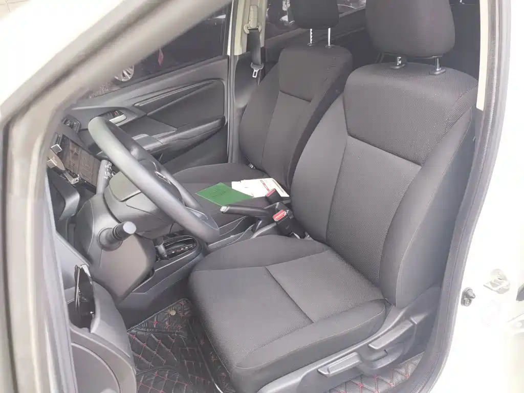 Honda Fit — миниатюра 8