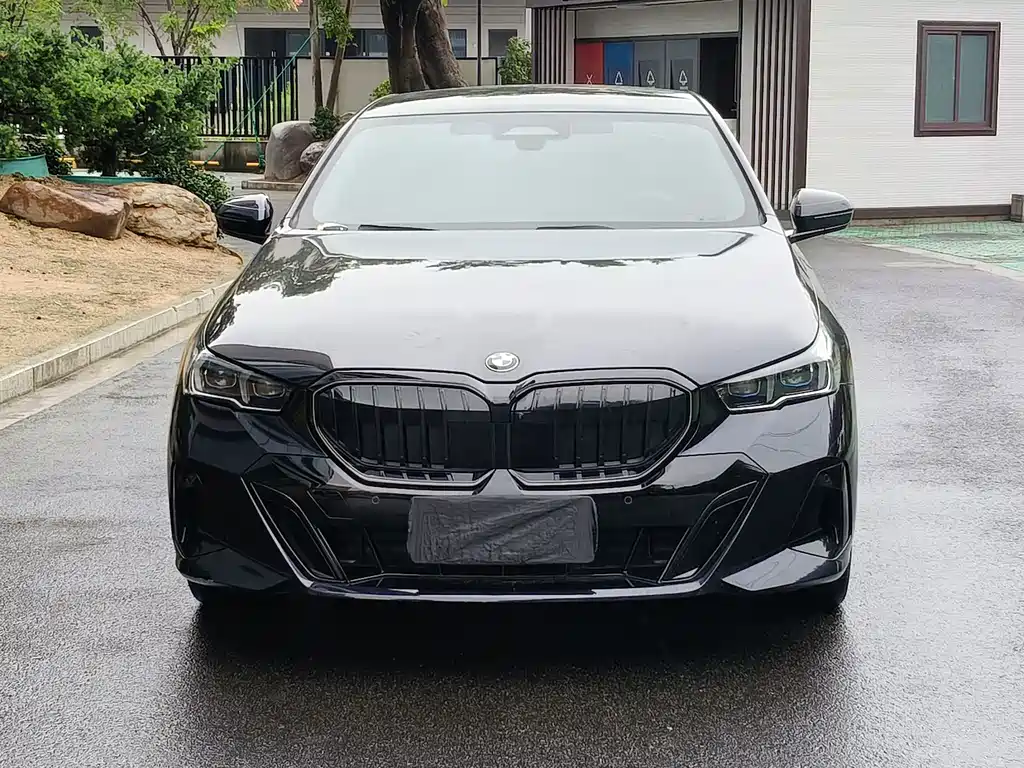 BMW 5 Series — миниатюра 2