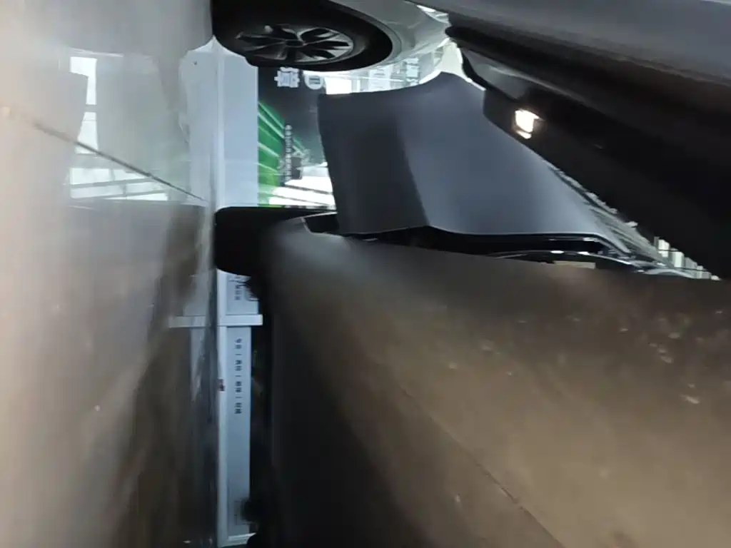 Tesla Model Y — миниатюра 21