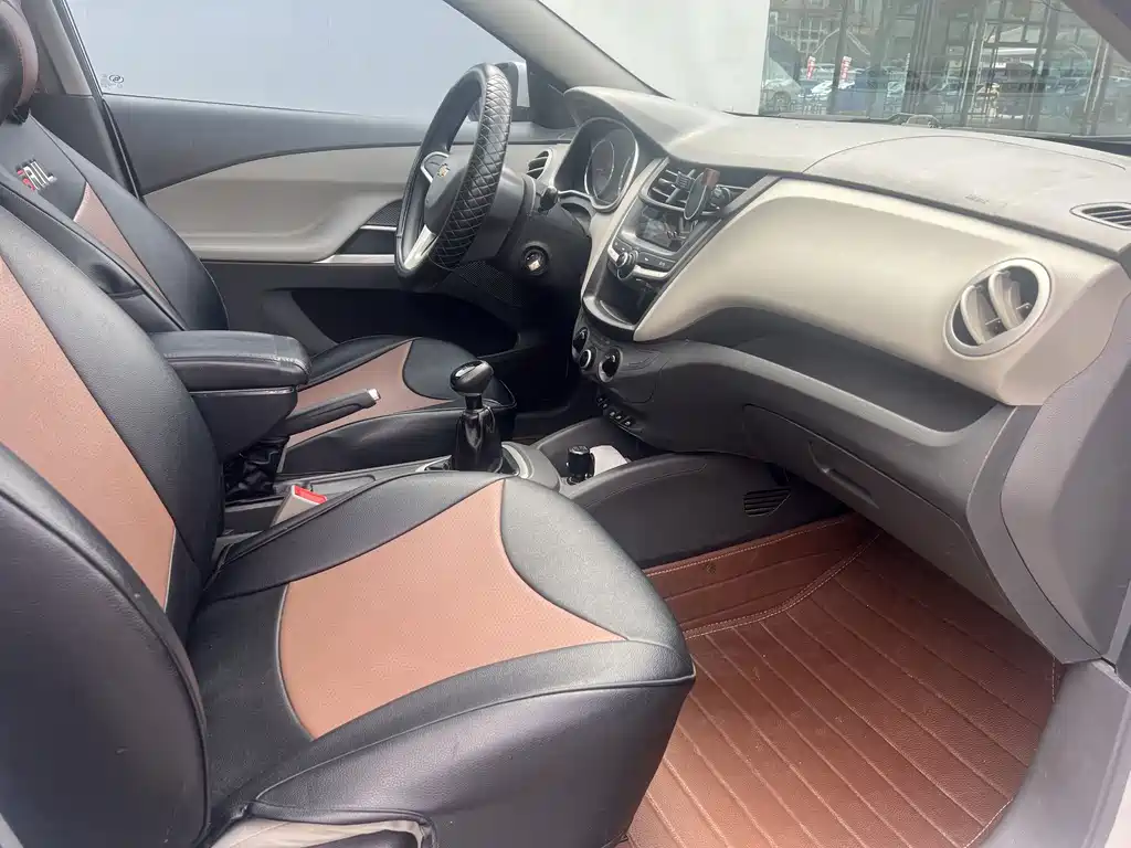 Chevrolet Sail — миниатюра 8
