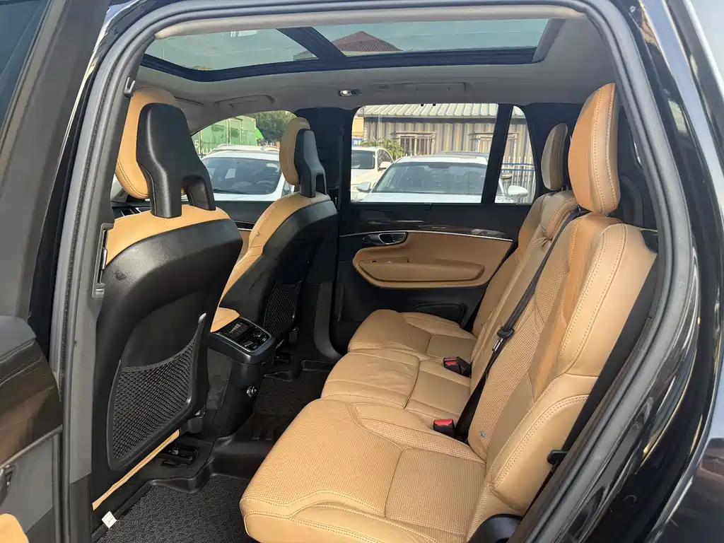 Volvo XC90 2015 T6 7 мест