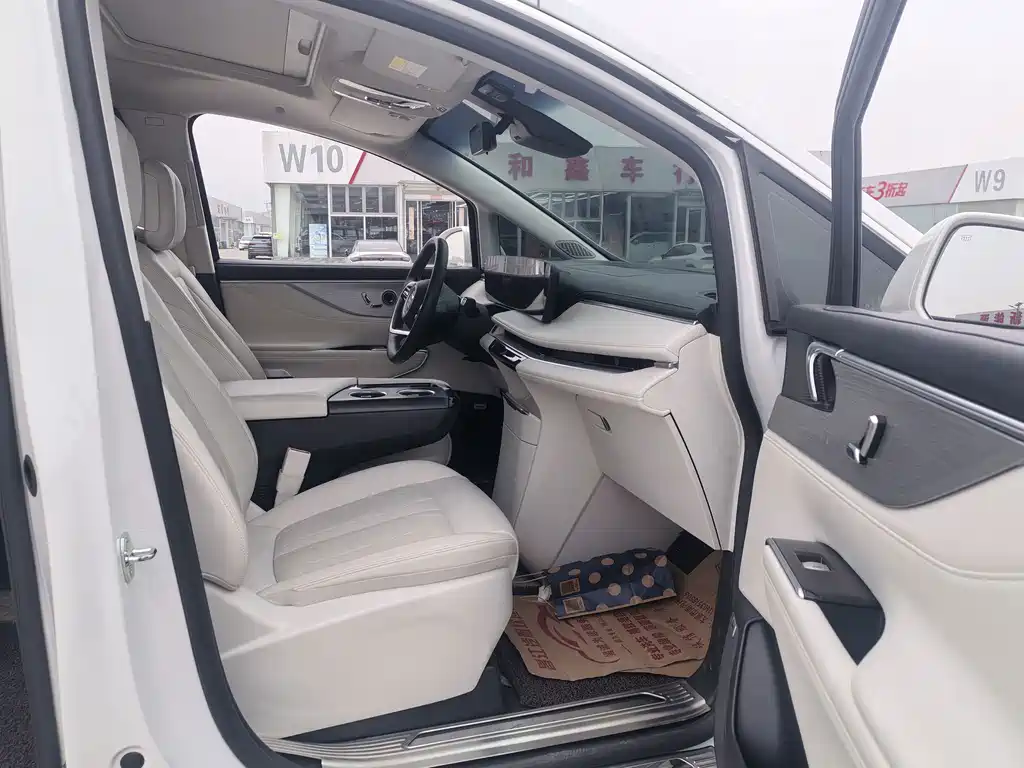 Buick GL8 Hybrid — миниатюра 3