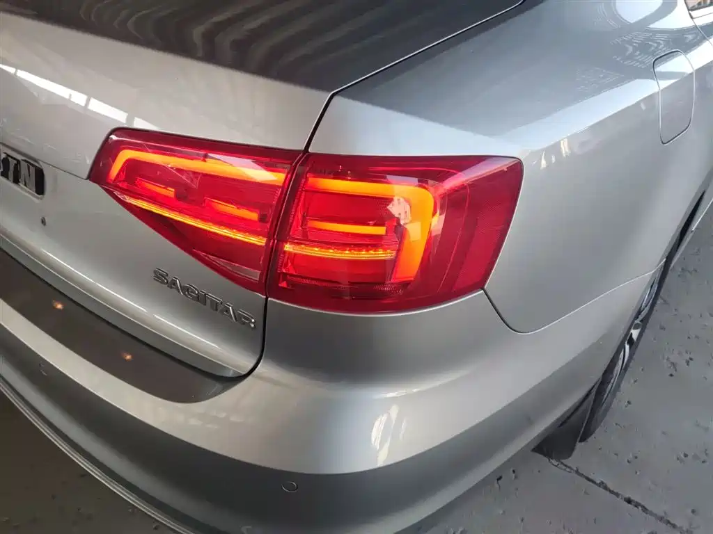 Volkswagen Sagitar 2015 230TSI AT Luxury