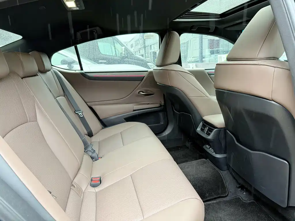 Lexus ES — миниатюра 11