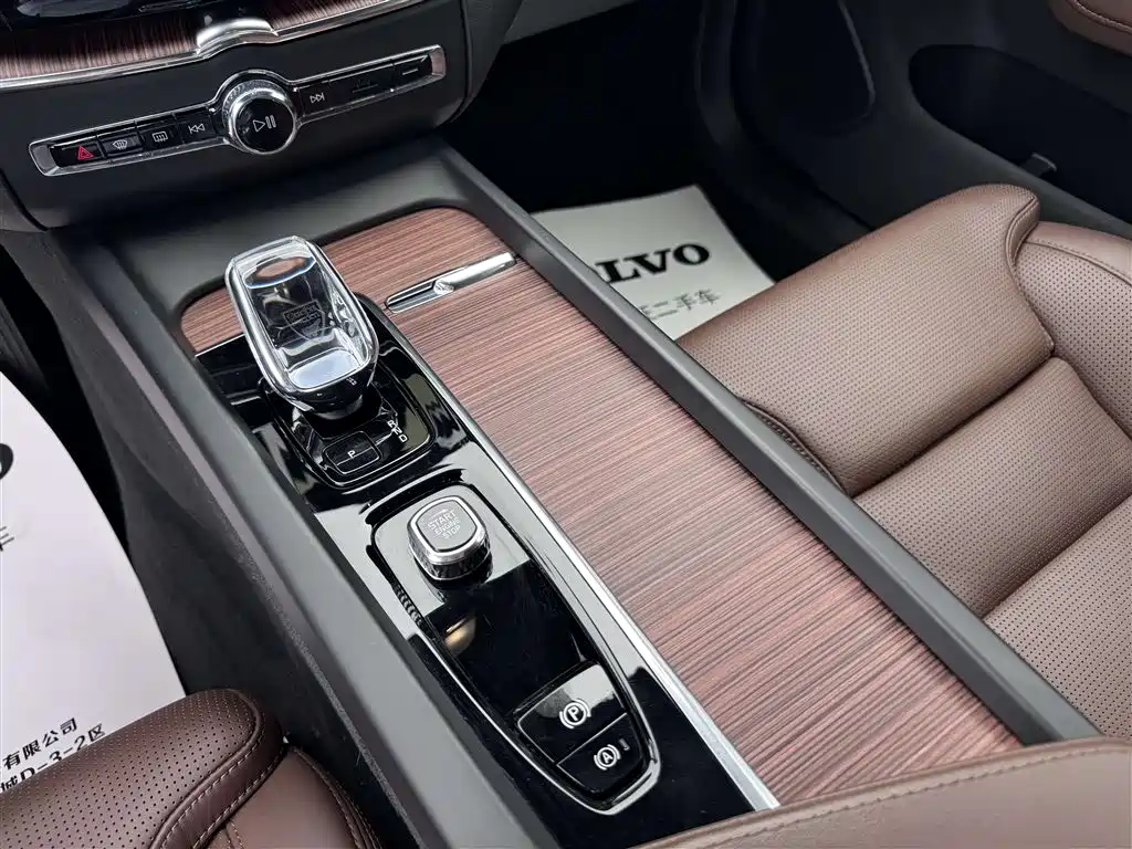 VOLVO XC60 PLUG IN HYBRID