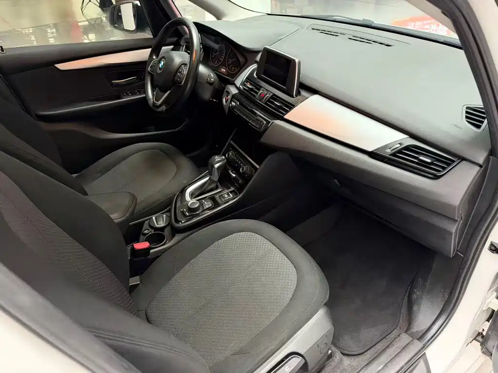 BMW 2 Series Active Tourer — миниатюра 18