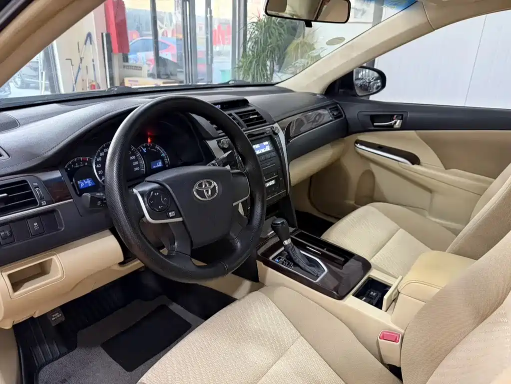 TOYOTA CAMRY