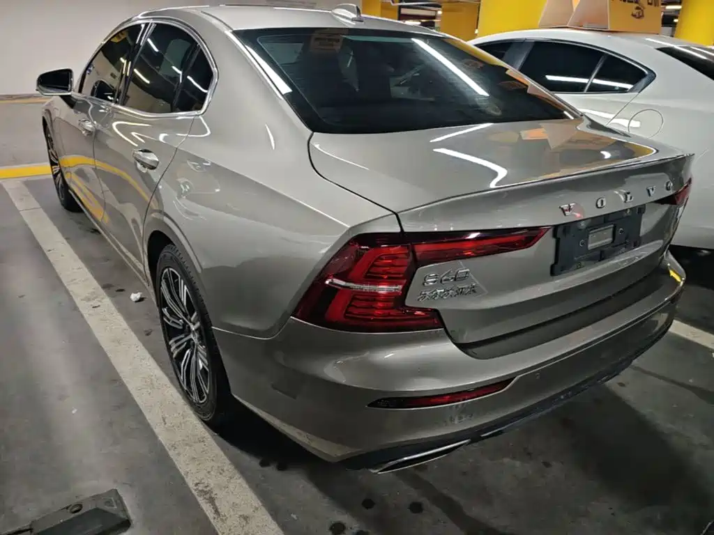Volvo S60 PHEV — миниатюра 5