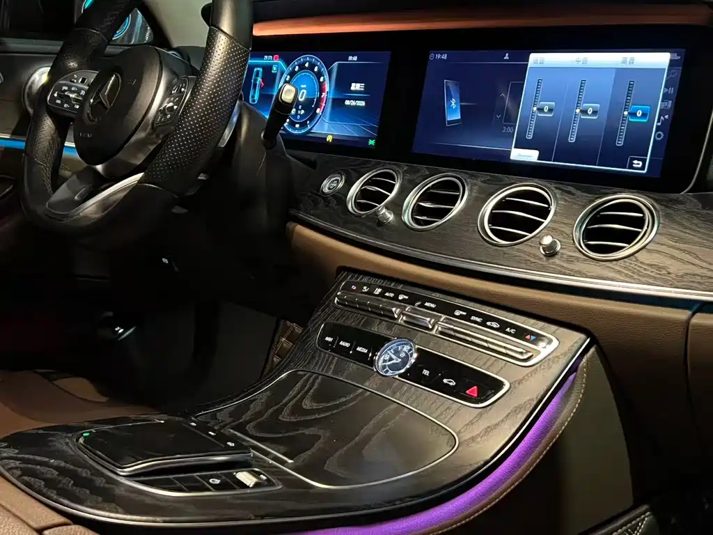 Mercedes-Benz E-Class — миниатюра 11