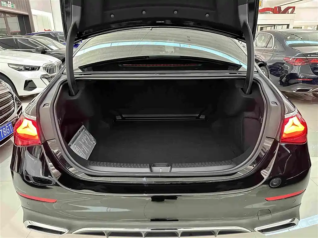 Mercedes-Benz E-Class — миниатюра 28