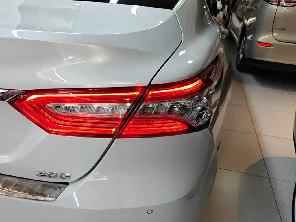 Toyota Camry — миниатюра 8
