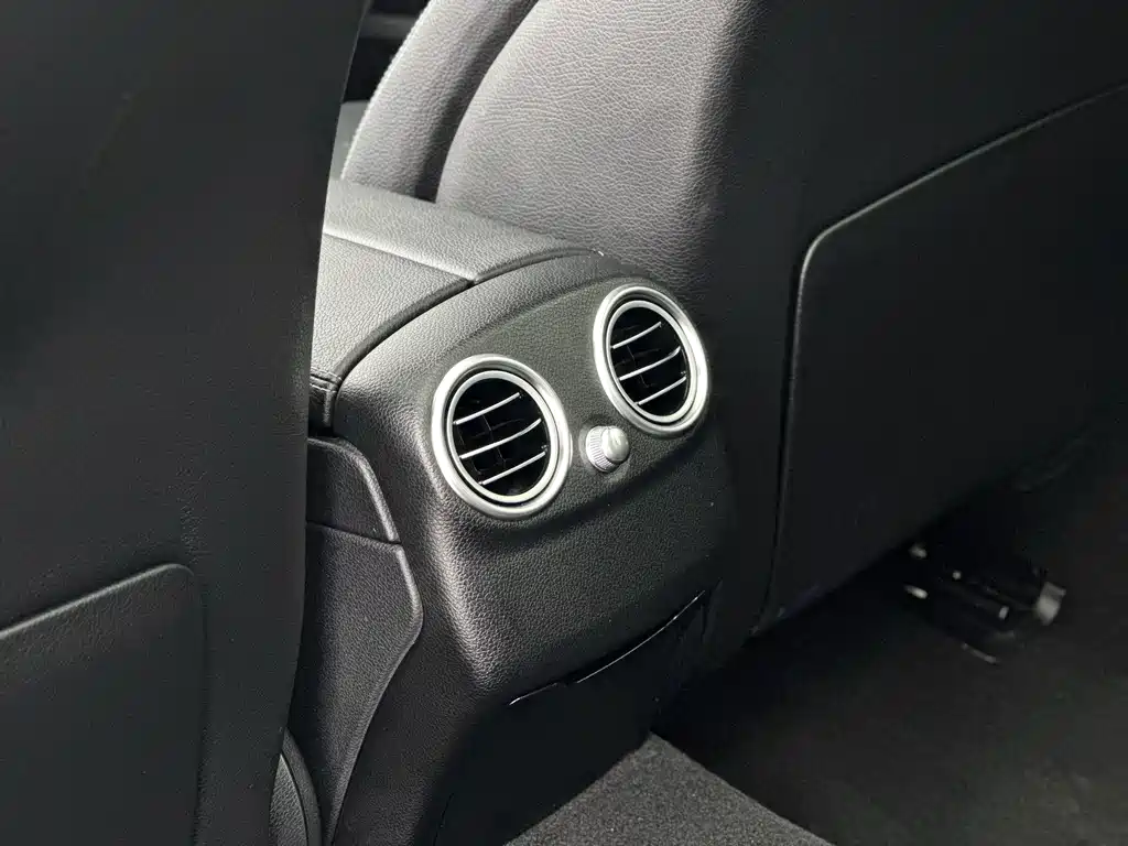 Mercedes-Benz C-Class — миниатюра 9