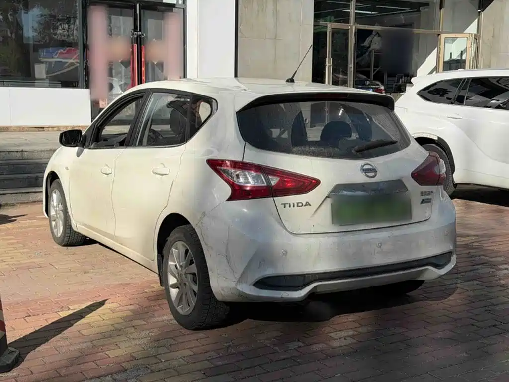 Nissan Tiida — миниатюра 7