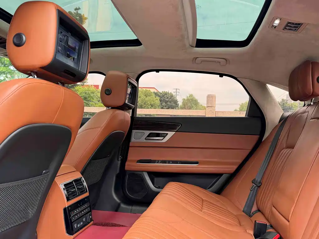 Jaguar XFL — миниатюра 10
