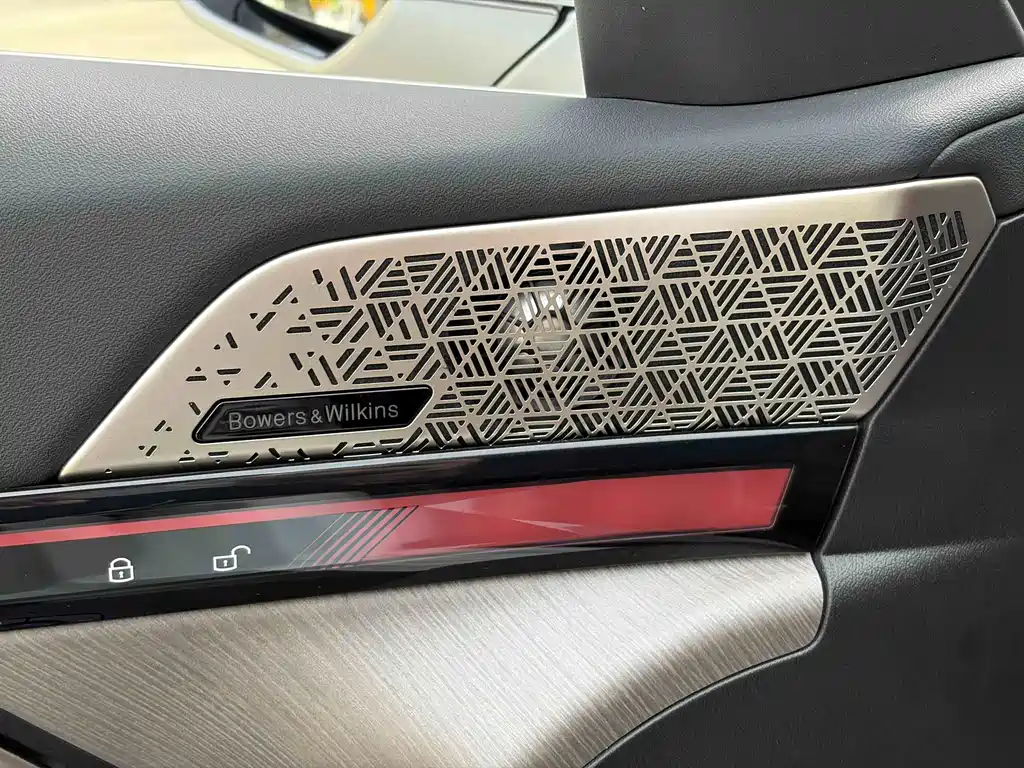 BMW 5 Series — миниатюра 9