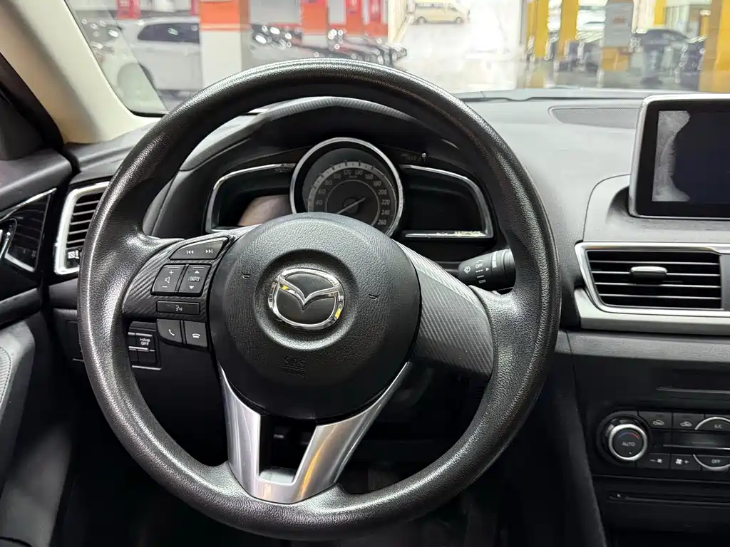 Mazda 3 Axela — миниатюра 14
