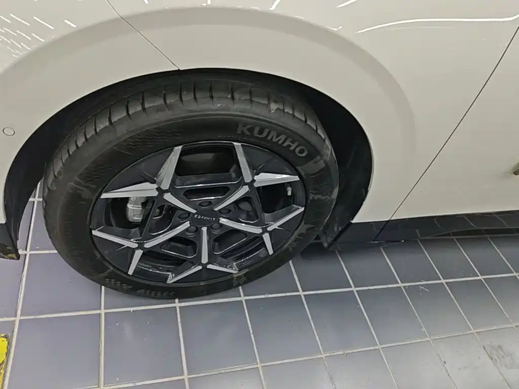 Lynk & Co 20 — миниатюра 23