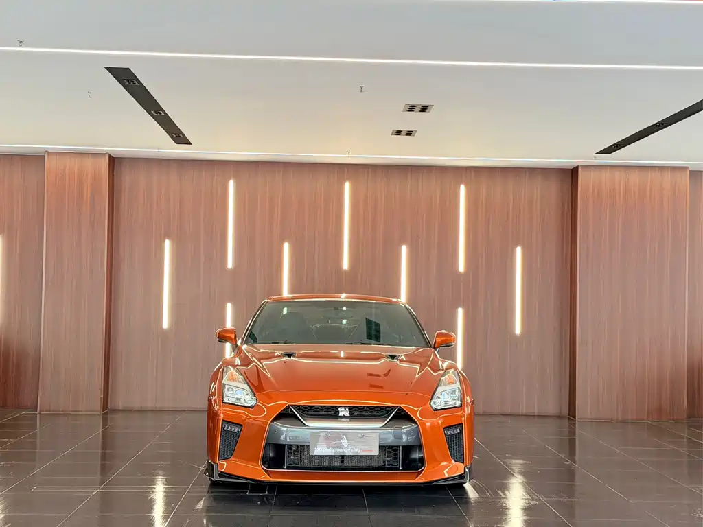 NISSAN GT R