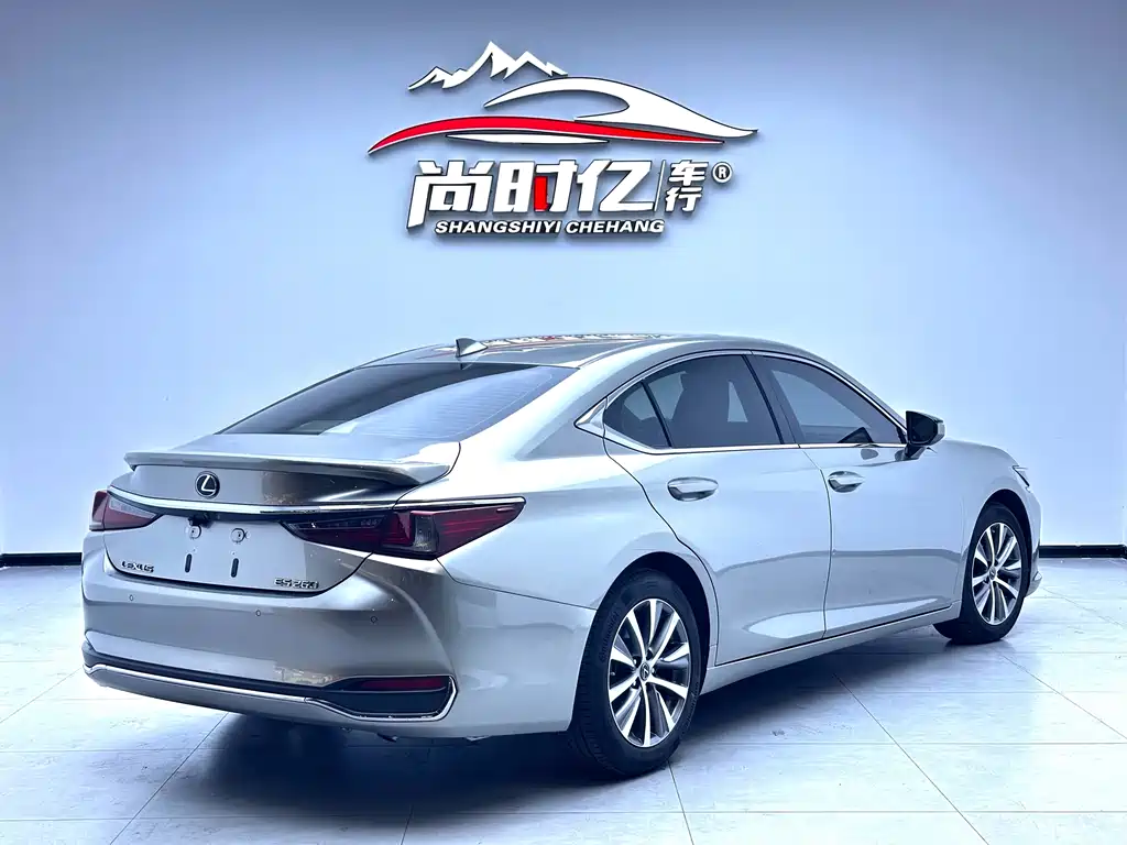 Lexus ES 2020 260
