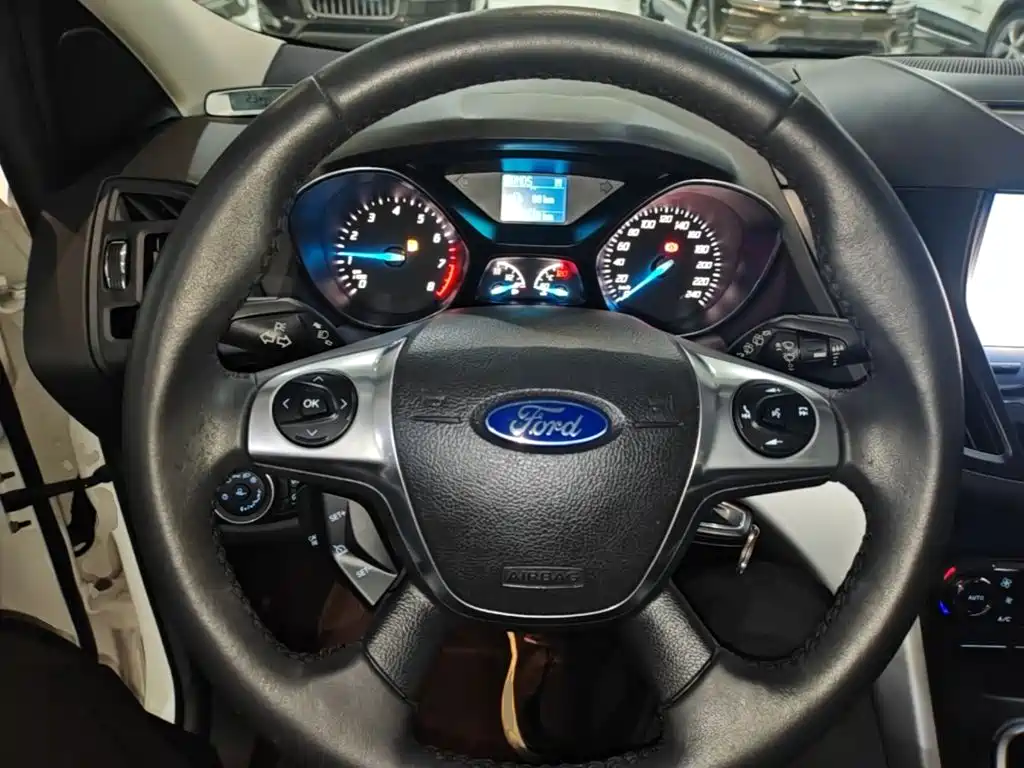 Ford Kuga — миниатюра 11