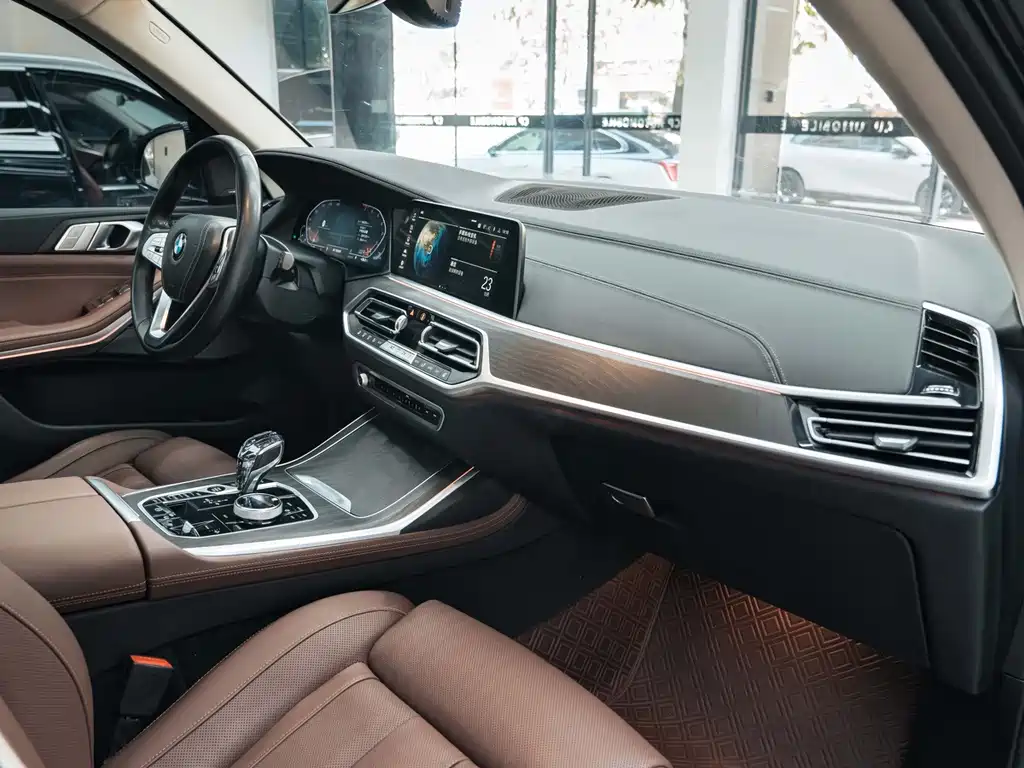 BMW X7 — миниатюра 18