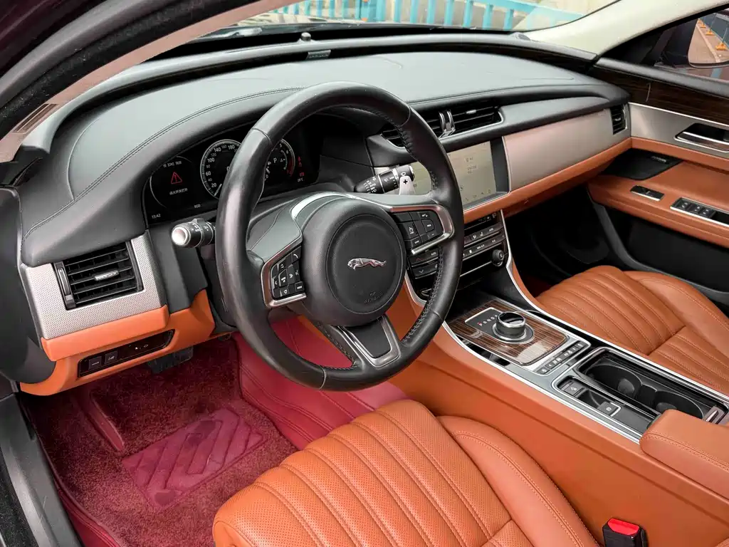 Jaguar XFL — миниатюра 8
