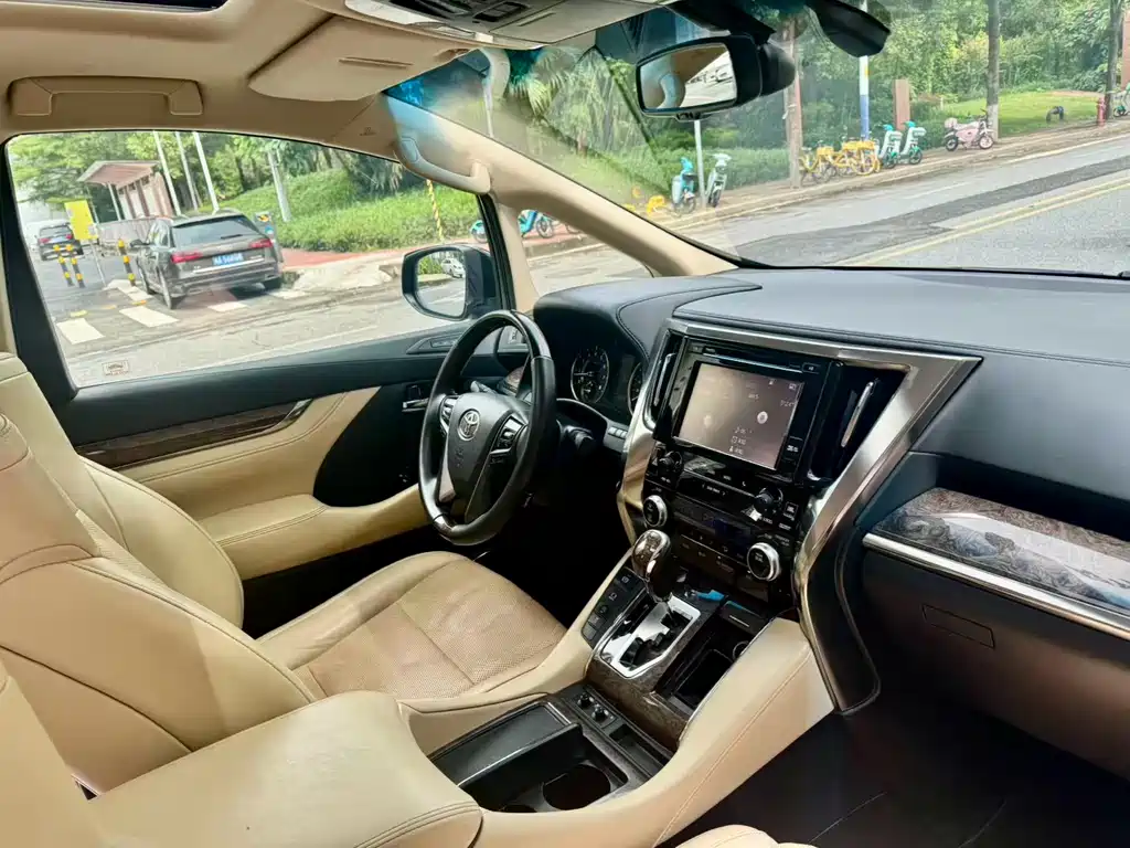 Toyota Alphard 2018 3.5L Luxury