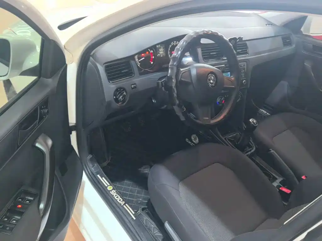 Skoda Rapid Spaceback — миниатюра 16
