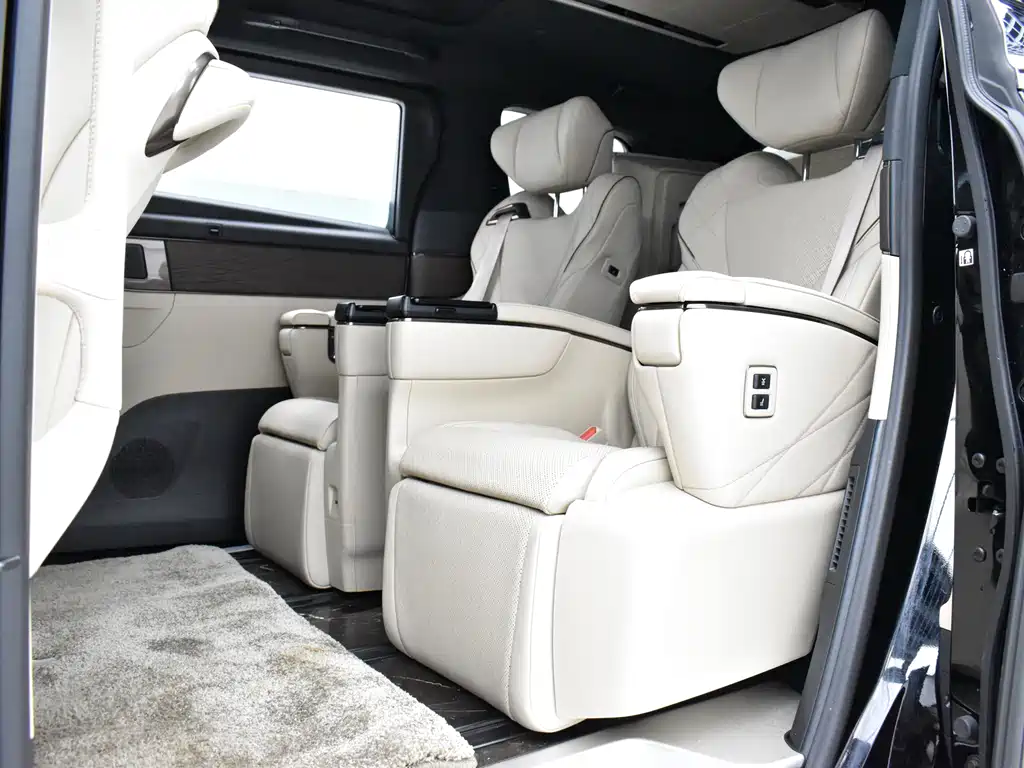 Toyota Alphard — миниатюра 18