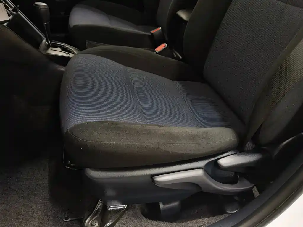 Toyota Yaris L — миниатюра 20